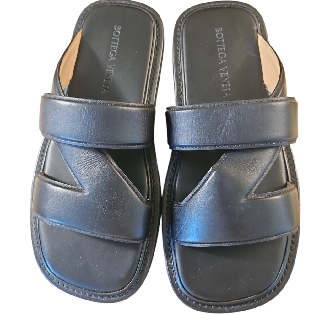 Bottega Veneta Leather Slipper/Sandals, near new worn once, Black size 41